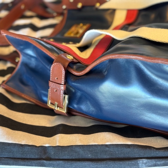 L.A.M.B - Picture 7 of 8